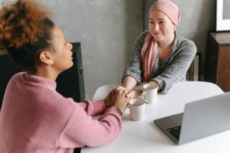 Vivre mieux face aux défis du cancer avance