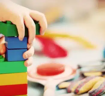 Les jouets en bois Montessori sont-ils adaptés aux enfants de tous les âges ?